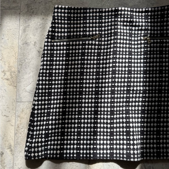 LOFT Black and White Patterned Skirt with Front Pockets Women’s Size Small - Picture 2 of 4